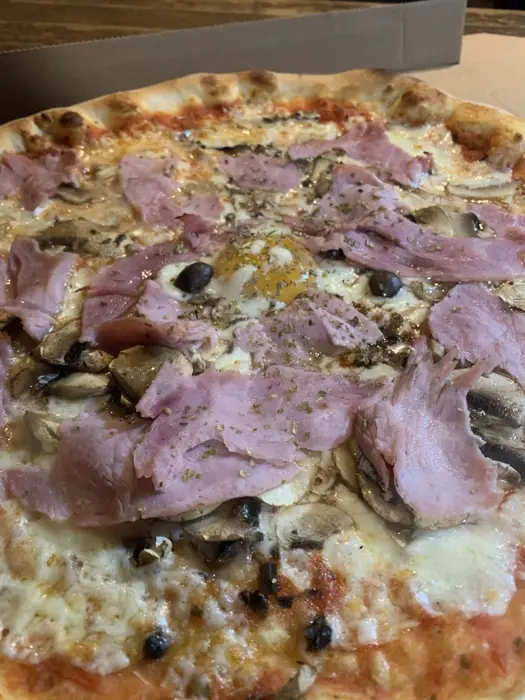 Pizza Reine jambon champignons — Pizza des Plans, Carros